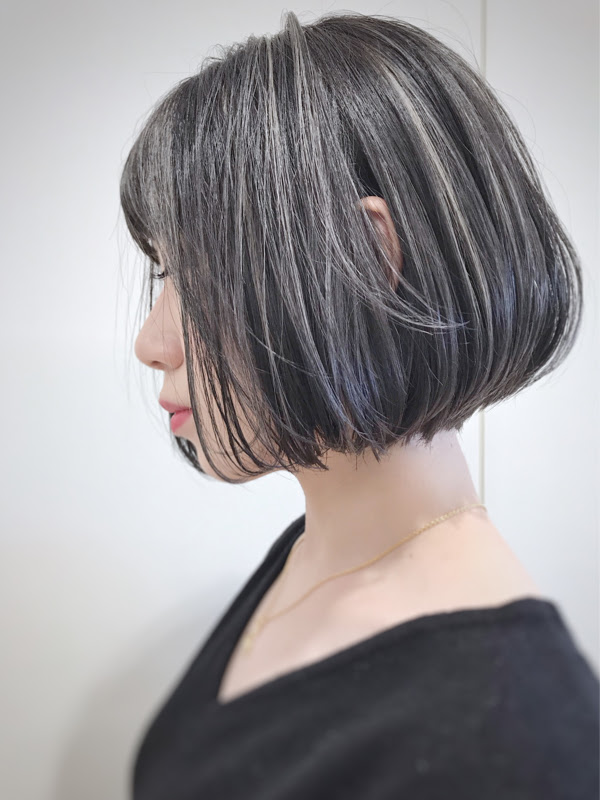 現代の髪型 最高のグレージュ ハイ ライト カラー ボブ