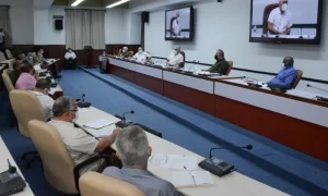 El presidente Miguel Díaz-Canel Bermúdez  expresó que lo que se necesita es arreciar todas las medidas y la exigencia en el cumplimiento de todo lo aprendido con la COVID-19, para así darle un golpe demoledor a la situación que tenemos con la pandemia.