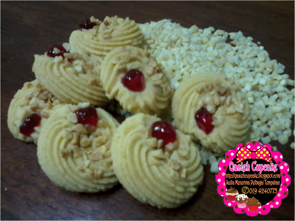 Qasieh Cupcake ♥: Ruby Almond Ring Cookies