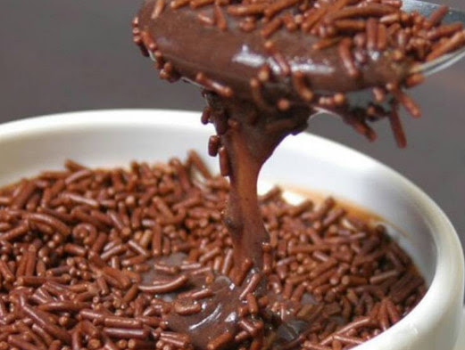 Veja o passo a passo. Brigadeiro De Colher Ingredientes De Brigadeiro De Colher Brigadeiro De Colher Receita Brigadeiro Receita De Brigadeiro Como Fazer Beijinho De Colher Brigadeiro De Colher Como