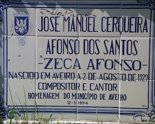 Setúbal, cortejo fúnebre e funeral do cantor e compositor zeca afonso no cemitério da piedade. Zeca Afonso