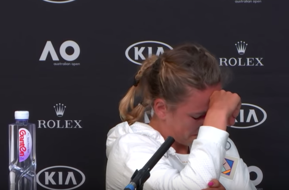 Victoria azarenka a debutat cu dreptul la editia 2016 a australian open, ea reusind sa obtina o victorie istorica. Victoria Azarenka Breaks Down In Tears At The Australian Open 2019 Essentiallysports