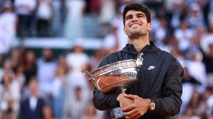 Carlos Alcaraz sacré pour la première fois à Roland-Garros au terme d'une finale en cinq sets face à Alexander Zverev