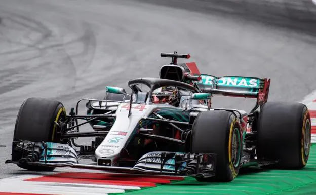 Hamilton, durante el entrenamiento de este viernes/EFE