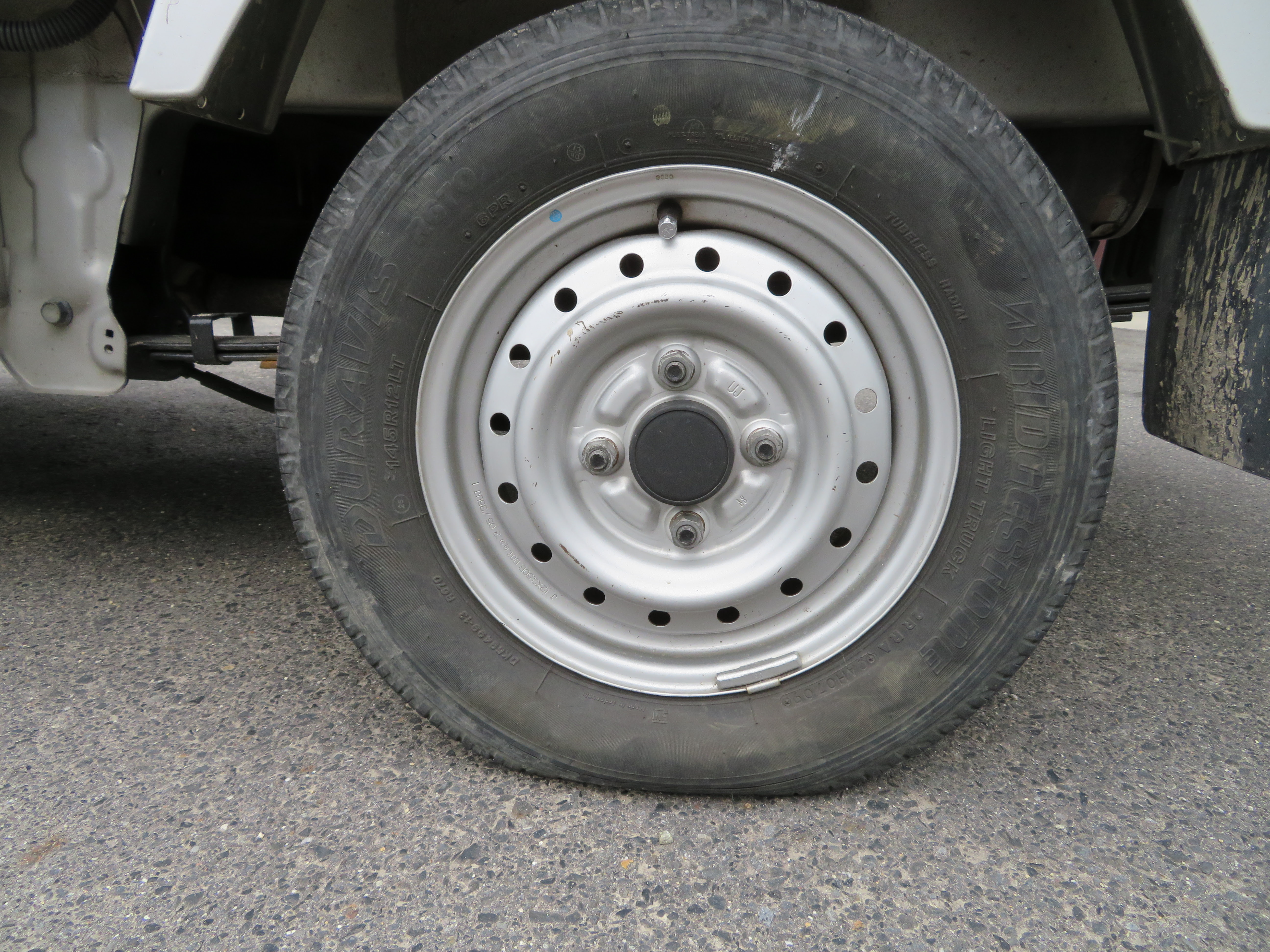 車 タイヤ 空気がない Kuruma