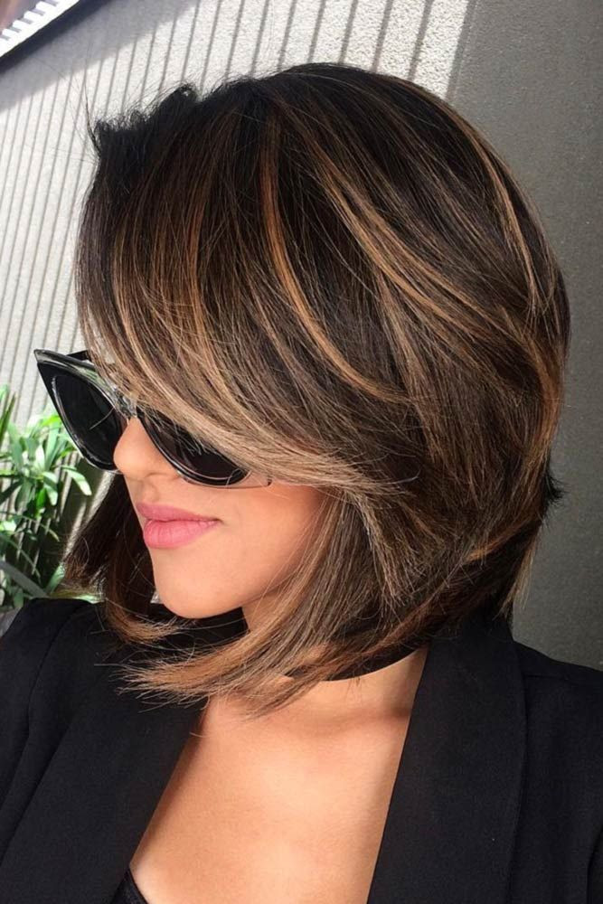 Dark brown hair with pink highlights 24 Coolest Short Hairstyles With Highlights Haircuts Hairstyles 2021