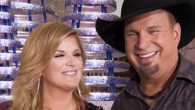 Trisha yearwood , garth brooks. Exclusive Garth Brooks And Trisha Yearwood Open Up About Their New Duets Album Christmas Together Ktvb Com