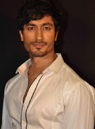 We present here new selected hd wallpapers with high quality and widescreen. Vidyut Jamwal Photo Gallery Wallpapers Videos Fans Gossip News
