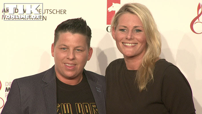 Kerstin otts frau karolina ist ihre größte stütze bei „let's dance. Kerstin Ott Zeigt Erstmals Ihre Frau Tikonline De