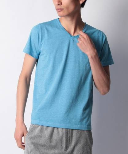 元の水色 Tシャツ コーデ メンズ 人気のファッションスタイル