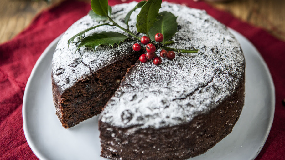 Jamaican black cake is thought to be derived from the british figgy pudding, but with an island twist. The Jamaica Culture Jamaica Christmas Cake How Jamaicans Make Their Christmas Cake The Readers Bureau Inaugurated In Jamaica In 1990 By Francina Welk