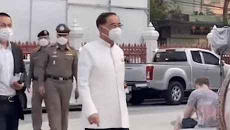 เลขทะเบียนรถ ประยุทธ์ พิธีสวดเจริญพระพุทธมนต์กับเจ้าคุณธงชัย แห่เก็งเลขมงคลงวดนี้ | Thaiger ข่าวไทย