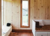 La madera, material protagonista de esta casa prefabricada