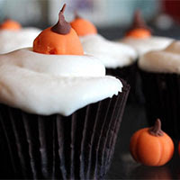 Cupcakes de calabaza y crema de queso sin lactosa para halloween