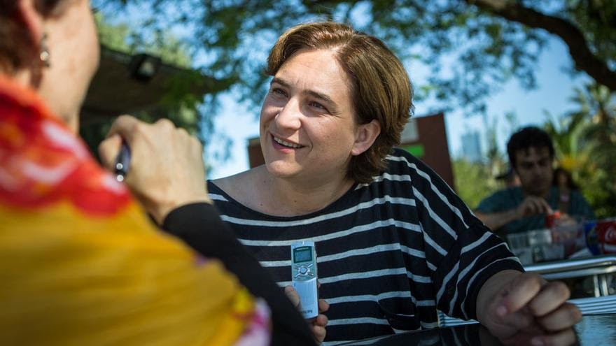 Ada Colau a un moment de l'entrevista diumenge al Parc de la Ciutadella / ENRIC CATALÀ