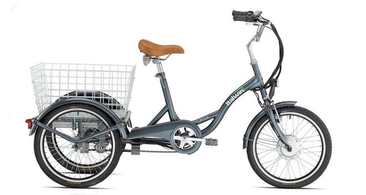 bicicletta con 3 persone sopra