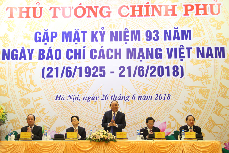 Image result for nguyá»…n xuÃ¢n phÃºc Ä‘á»c bÃ¡o