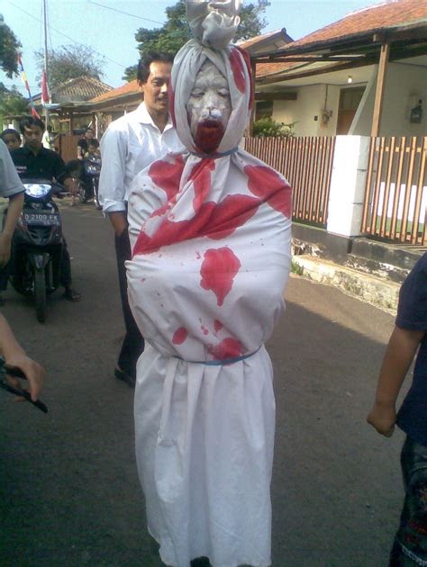 16 Gambar Pocong Lucu  Bikin  Ngakak  Koleksi Rial