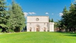 L'esterno della Basilica di Collemaggio a L'Aquila