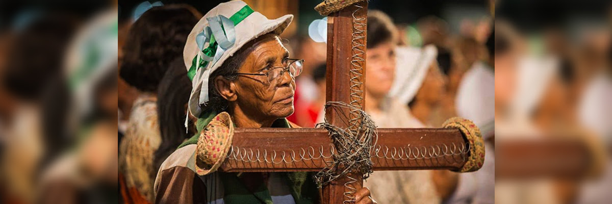 21_06_mulher_indigena_cruz_fe_amazonia_foto_thomas_bauer_cimi.jpg