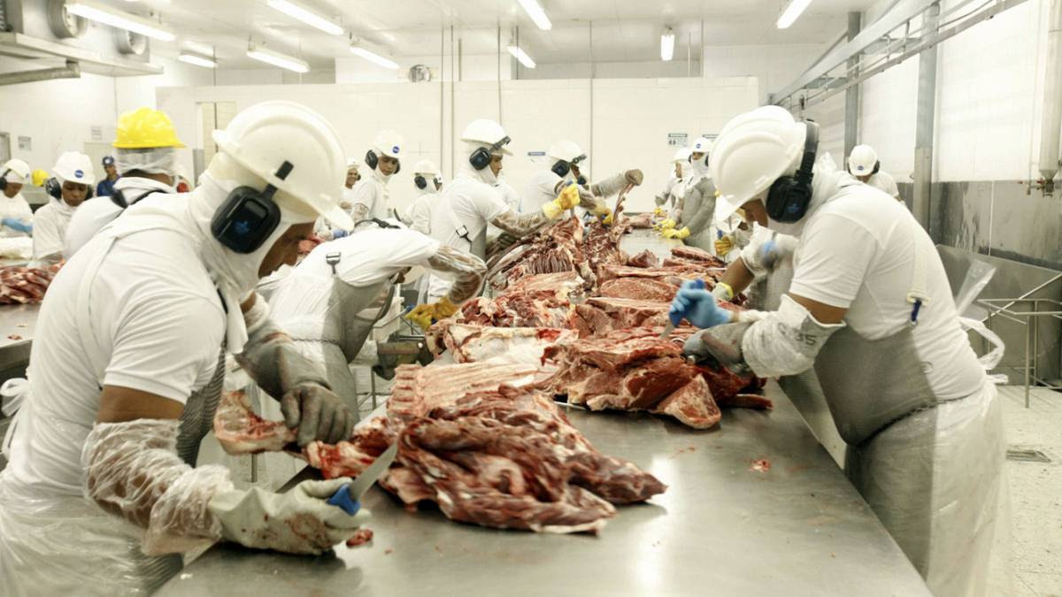 Bloqueio da China à carne brasileira põe em risco 10 bilhões de reais neste ano