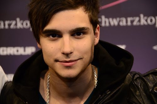He spent two years with the boy band what's up!, leaving the band in february 2009 to pursue a solo career. Eric Saade 3 Eric Saade Foto 24448443 Fanpop