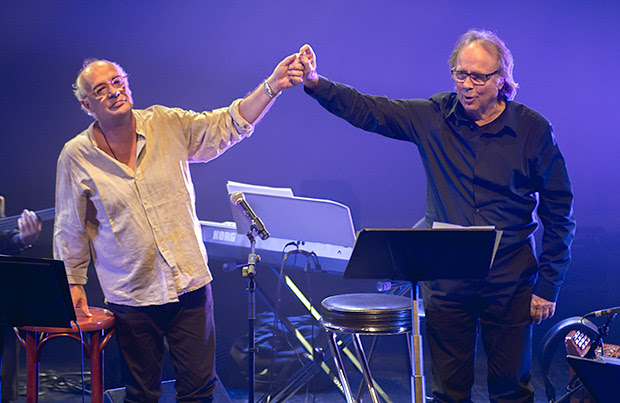 Joan Isaac y Joan Manuel Serrat.