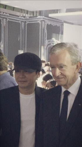 Lvmh moët hennessy louis vuitton ,1 commonly known as lvmh, is a french multinational corporation and conglomerate specializing in luxury goods, headquartered in paris, france.3 the. Yg And Lvmh Ceo Bernard Arnault Meet In Seoul The Korea Times