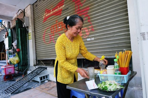 Thanh xuân của đời người trôi qua chớp mắt, nhưng thanh xuân của quán hủ tiếu này thì 70 năm vẫn mê hoặc người Sài Gòn - Ảnh 9.