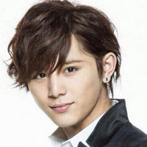 山田涼介 髪型 パーマ Cagri Sahi