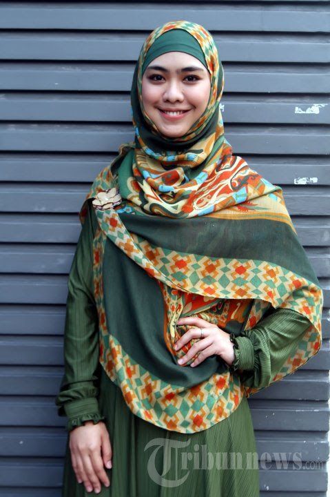 40 Model Terbaik Jilbab Syar i Oki Setiana Dewi Modern 40 Model Terbaik Jilbab Syar i Oki Setiana Dewi Modern