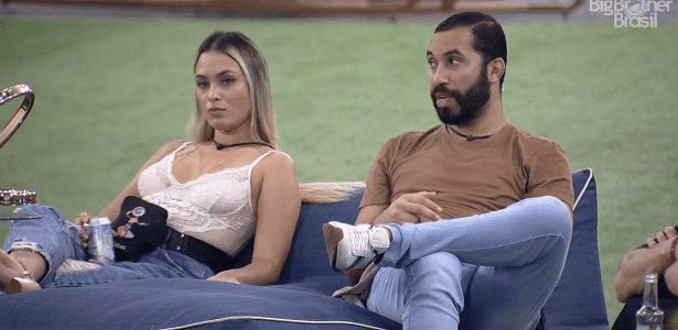 BBB 21: Gil e Sarah conversam no jardim