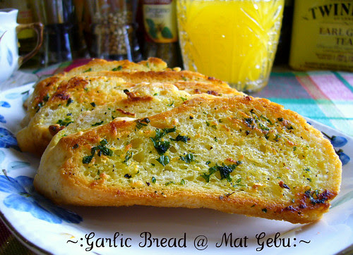 MUSHROOM SOUP & GARLIC BREAD