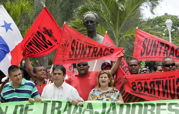 Solidaridad con Cuba frente a la embajada den Panama. Foto: Ismael Francisco/Cubadebate.