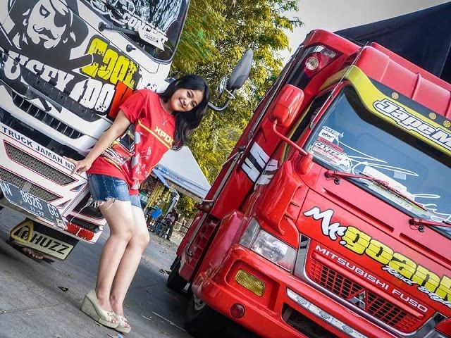 Modifikasi Truk  Biru DESIGNER LAWAS 