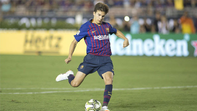 Others include philippe coutinho, miralem pjanic, samuel umtiti, sergio busquets, jordi alba, sergi roberto, clement lenglet and antoine griezmann. Riqui Puig Training With The First Team And Playing The Playstation All Football App