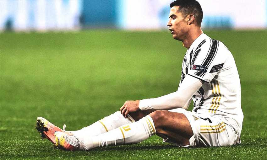 بينما يطمع بورتو في تقدم مستوى جيد أمام يوفنتوس، واستغلال حالة التذبذب التي يعاني منها بطل إيطاليا، خصوصًا وأنه يتمتع بميزة الفوز ذهابًا، وصعد بورتو وصيفًا للمجموعة. Filgoal Ø£Ø®Ø¨Ø§Ø± Ø§Ù„ØªÙ†ÙŠÙ† ÙŠØ­Ø±Ù‚ ØªÙˆØ±ÙŠÙ†Ùˆ Ø¨ÙˆØ±ØªÙˆ ÙŠÙ‚ØªÙ„ ÙŠÙˆÙÙ†ØªÙˆØ³ ÙÙŠ Ù…Ø¨Ø§Ø±Ø§Ø© Ù…Ø«ÙŠØ±Ø© ÙˆÙŠØªØ£Ù‡Ù„ Ù„Ø±Ø¨Ø¹ Ù†Ù‡Ø§Ø¦ÙŠ Ø§Ù„Ø£Ø¨Ø·Ø§Ù„