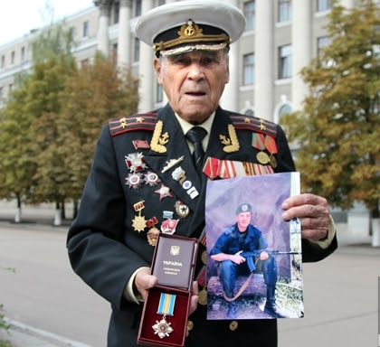 Jun 05, 2021 · українська армія на великих навчаннях під рівним відпрацювала наступ зі своїм найновішим озброєнням. 96 Richnij Veteran Vijni Otrimav Posmertnu Nagorodu Zagiblogo Vnuka Video Ipress Ua