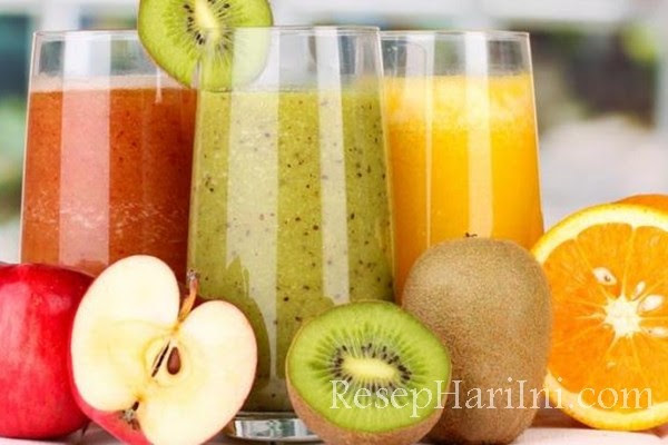 Resep jus timun yang sehat segar untuk dinikmati saat cuaca panas gitacinta com from i1.wp.com beda dengan manfaat seledri lain yang fokus ke kesehatan. 11 Resep Jus Untuk Diet Yang Ampuh Menurunkan Berat Badan
