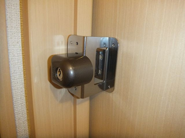 すべてのカタログ ここへ到着する 室内ドア 鍵 外から