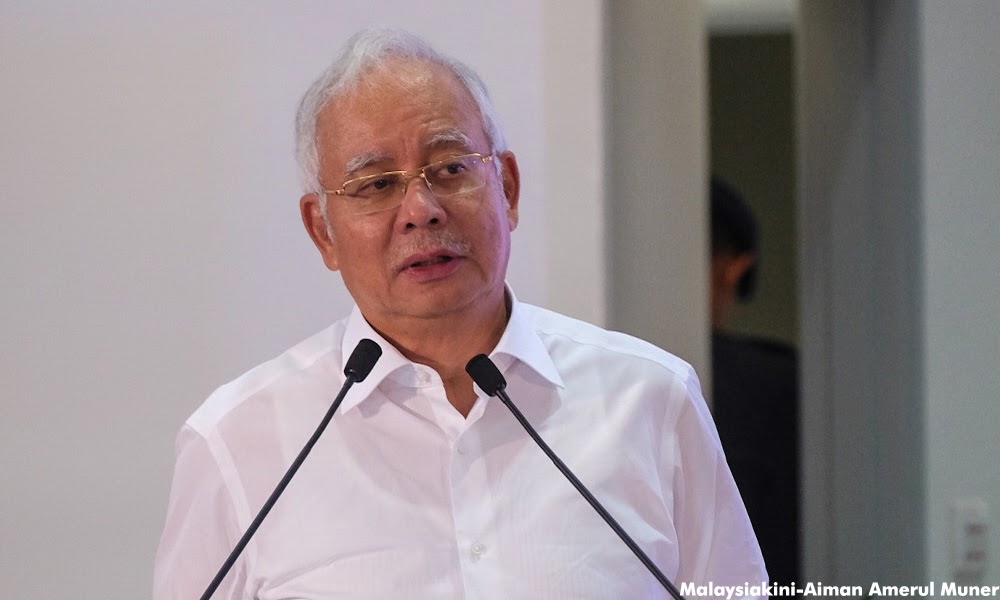DIALOG RAKYAT: Siapa nak saman, kata Najib sambil tersenyum