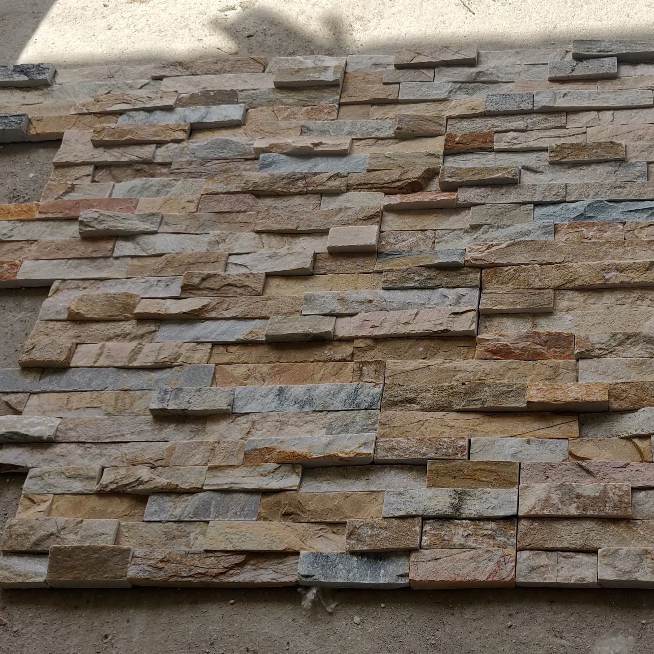 Split face refers to stone veneer products that have been mechanically split using tools or machines to create a rough surface. Outside Wall Cladding Tiles Slate Stone Veneers Natural Splitting Face Facade Wall Stone Buy Outside Wall Cladding Natural Wall Stone Wall Stone Tiles Product On Alibaba Com