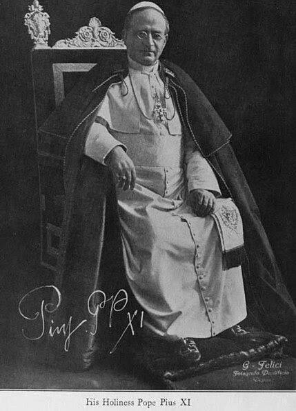 Ficheiro:Pius XI after Coronation.jpg