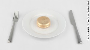 Artist Jin Joo Chae creates a golden Choco Pie. 