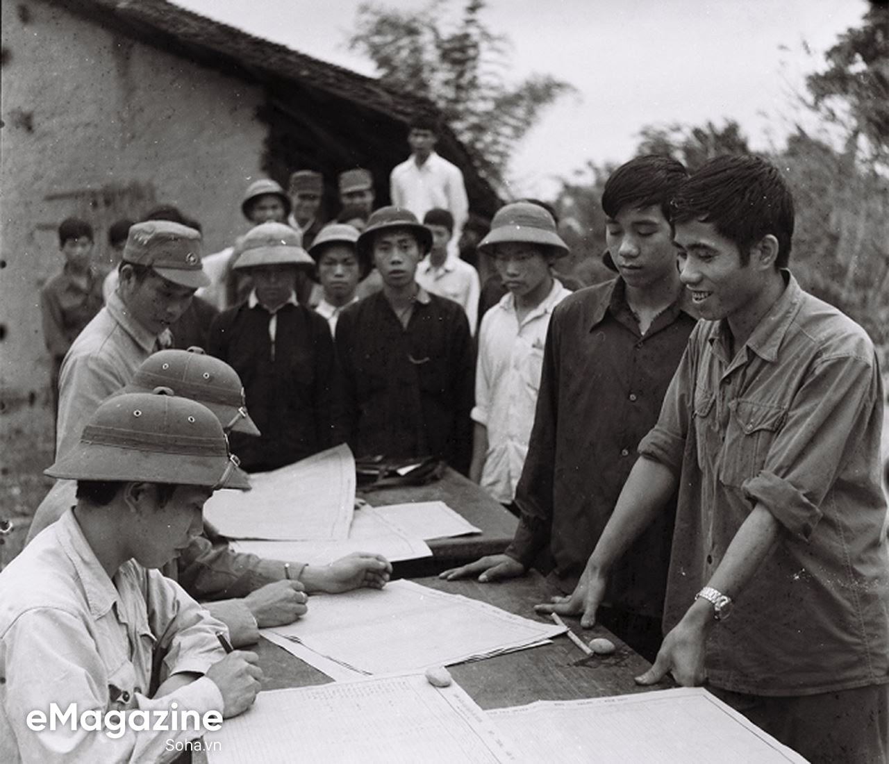 Cái đấm tay đau đớn của Tướng Hoàng Đan trong chiến tranh biên giới: LỊCH SỬ LÀ GÌ MÀ LÀM LÍNH TÔI KHỔ THẾ? - Ảnh 8.