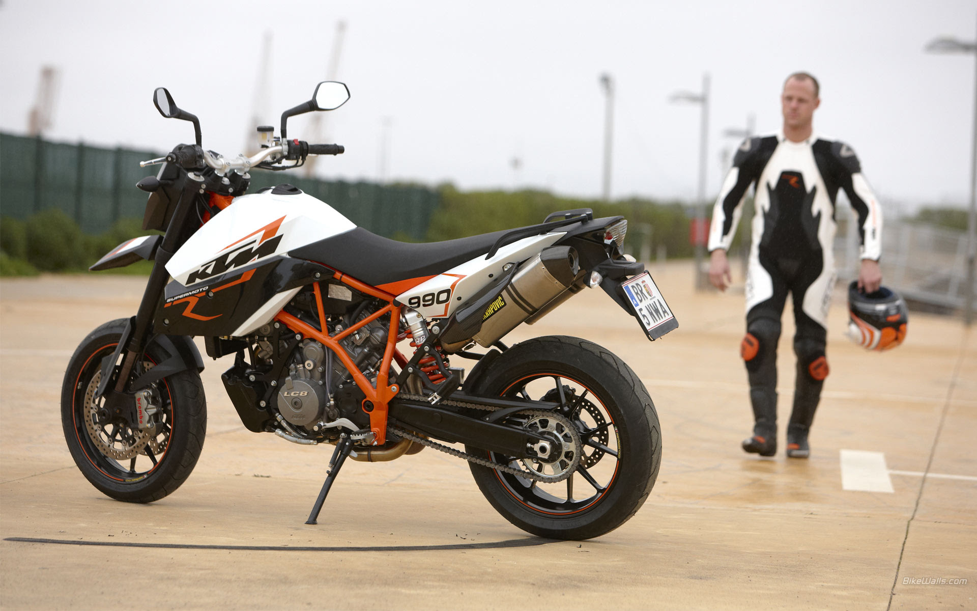 » important information intended purpose the 990 supermoto is designed and constructed for normal use on public. Ktm 990 Supermoto R Image 5
