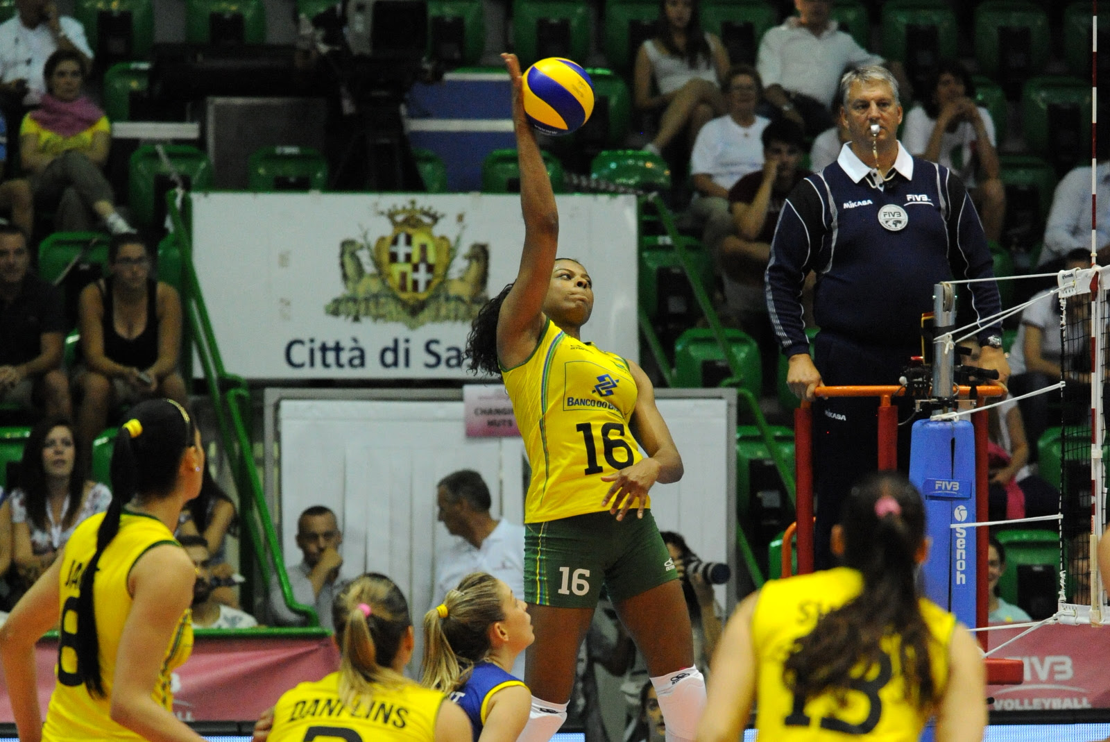 Fernanda Garay no Grand Prix 2014 ~ Volei Fotos