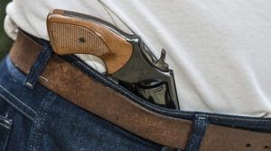 Gun_in_jeans_waistband_via_Shu.jpg