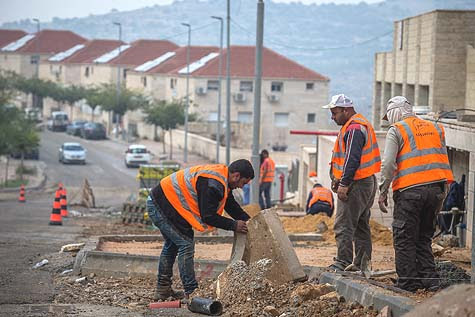 Arab construction workers in Beitar Illit