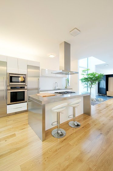 Visit our dtr ottawa kitchen showroom for diverse material selection, personalized design ideas, 3d design and great deals to fit all budgets. Ottawa Modern White House Cosy Neve Design